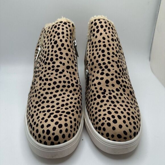 CUSHIONAIRE Women's Cozy Hidden Wedge Sneaker 7 CHEETAH - Picture 2 of 7